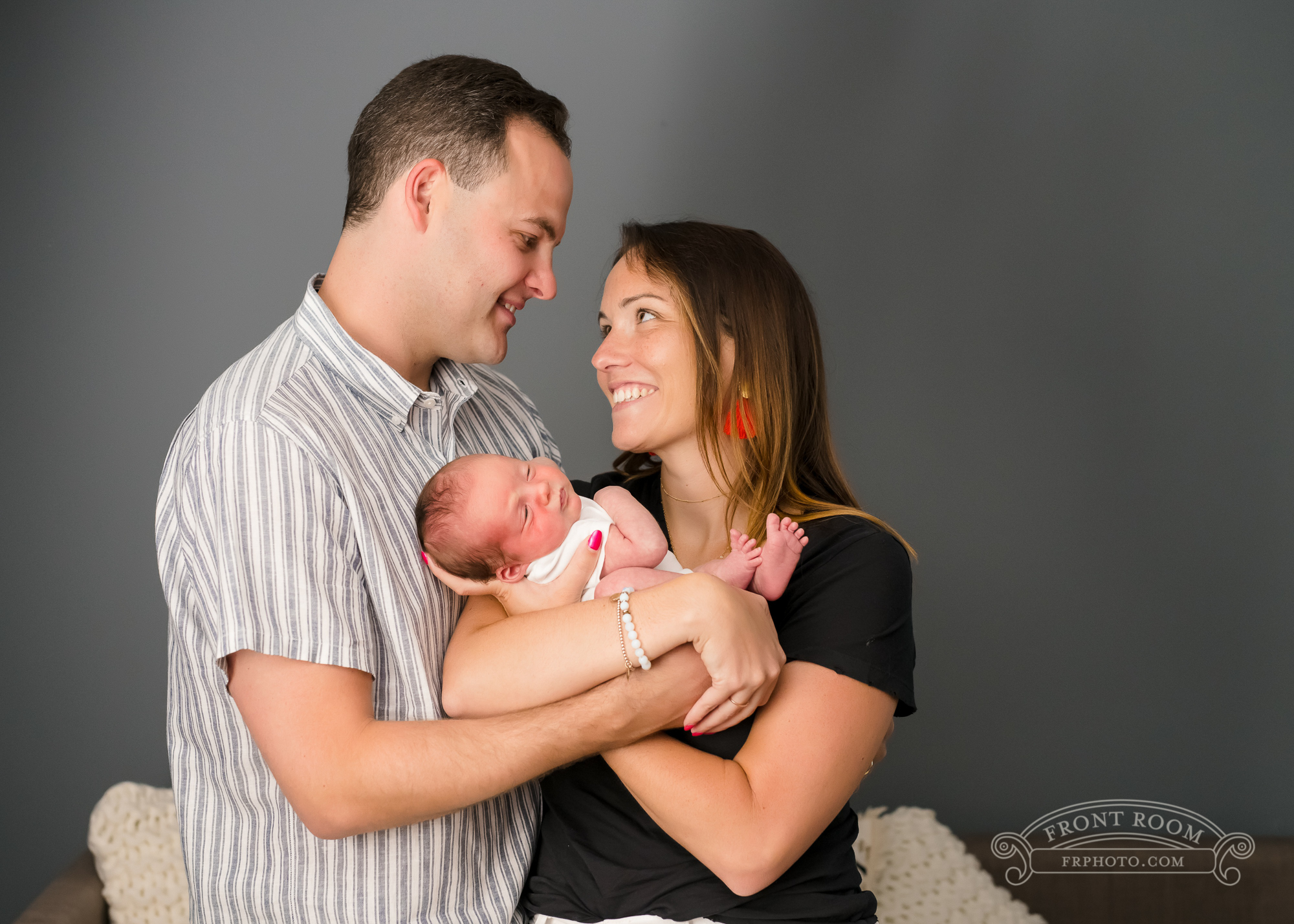 in home session, baby photographer, milwaukee family photographer, front room studios