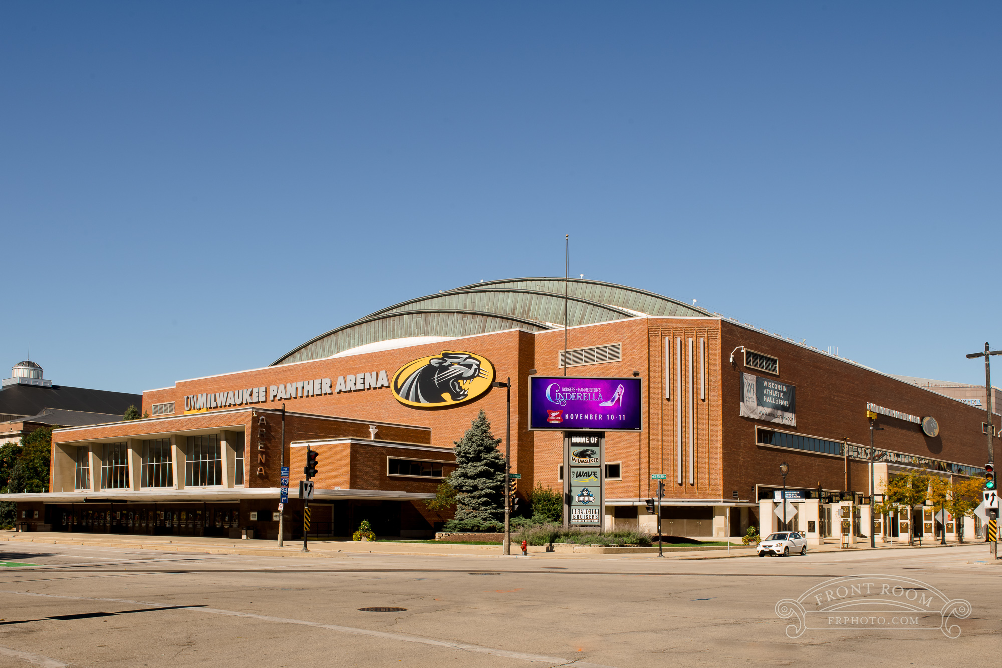 graydient creative, uwm panther arena, wisconsin center, milwaukee rep,  miller high life theatre, exteriors, commercial photographer, front room studios