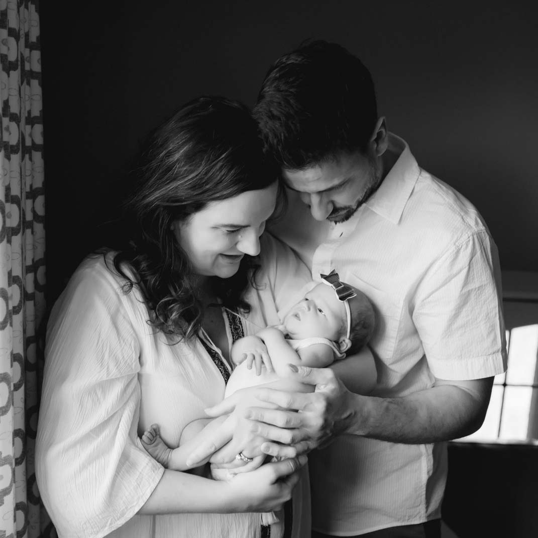 Milwaukee-Newborn-Photographer-at-home-photo-session-front-room-studios