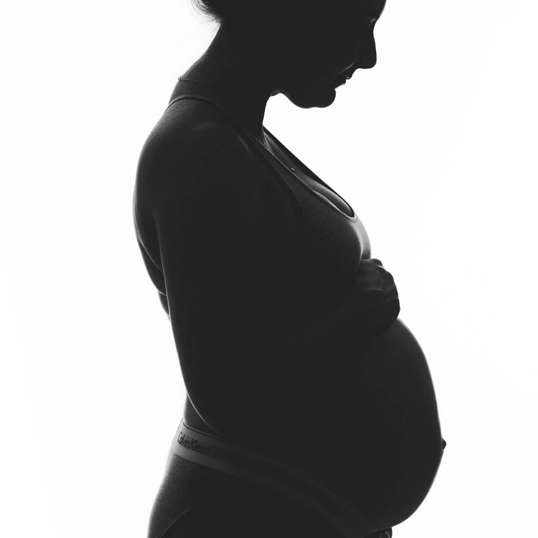 Maternity-Photographer-Milwaukee-in-studio-photoshoot-black-and-white