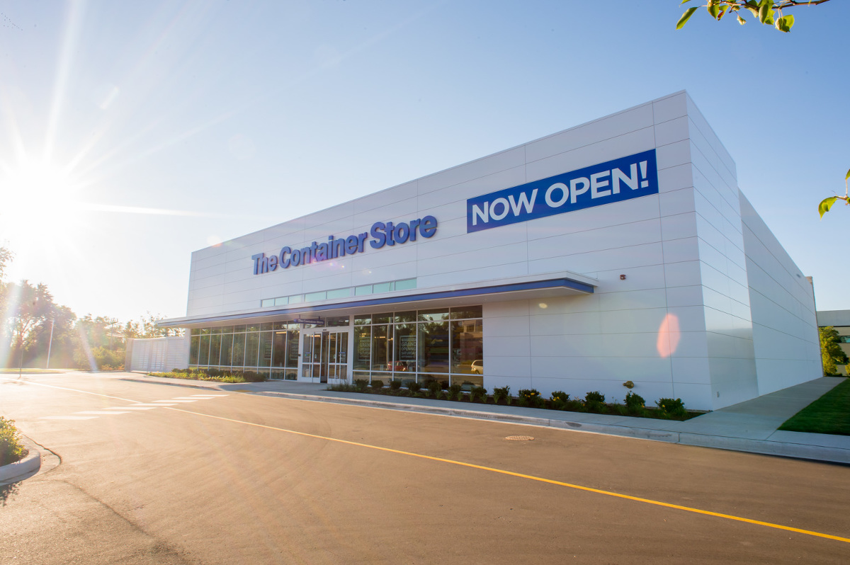 Milwaukee-Commercial-Photographer-building-exterior-architecture-the-container-store-Wauwatosa
