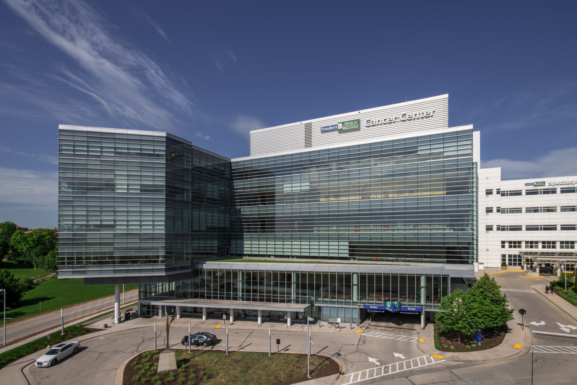 Milwaukee-MSC-froedert-cancer-center-building-Medical-College-Complex