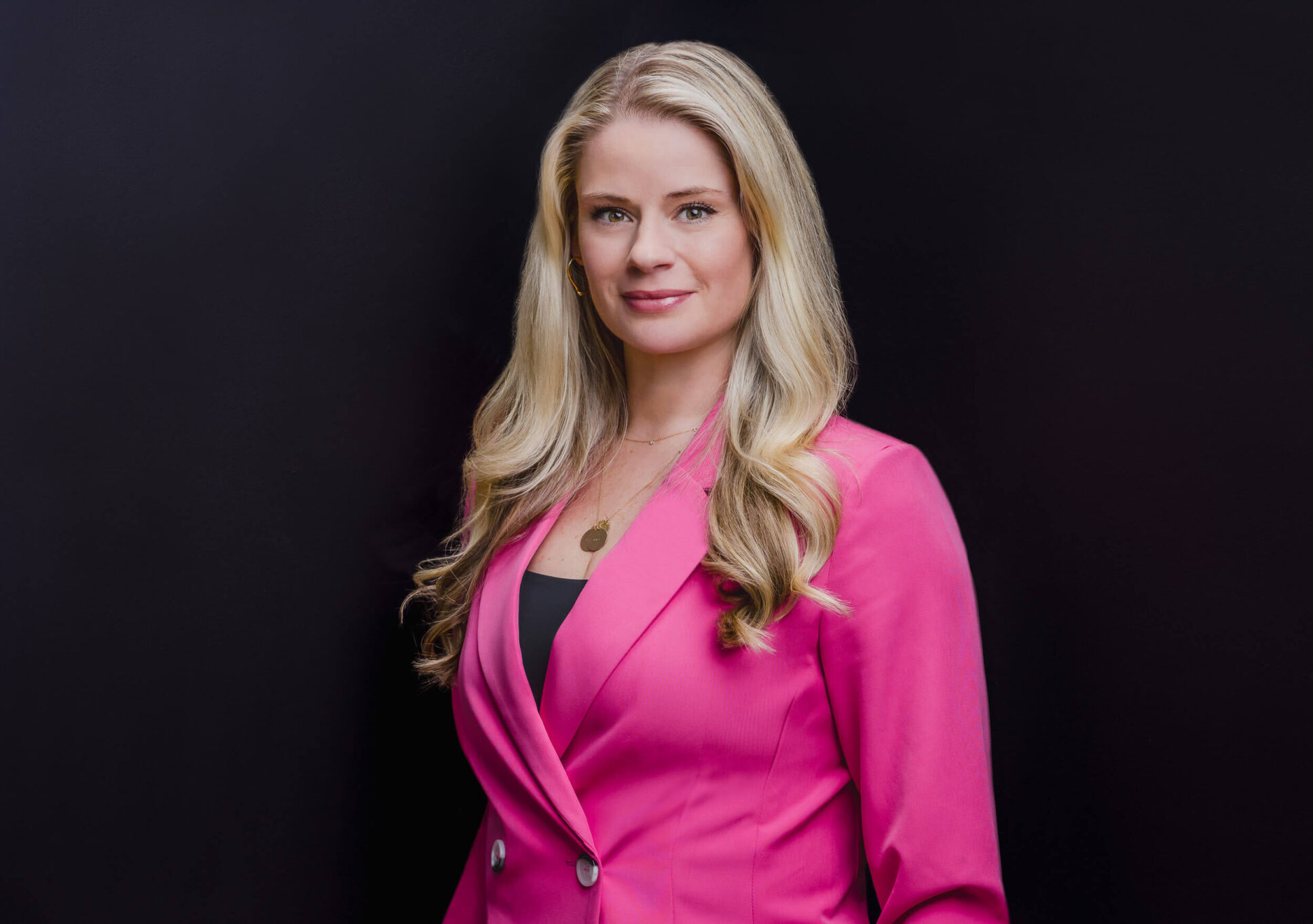 Front-Room-Studios-Photo-Photography-Milwaukee-Best-Commercial-Professional-Headshot-Portrait-LinkedIn-Prepare