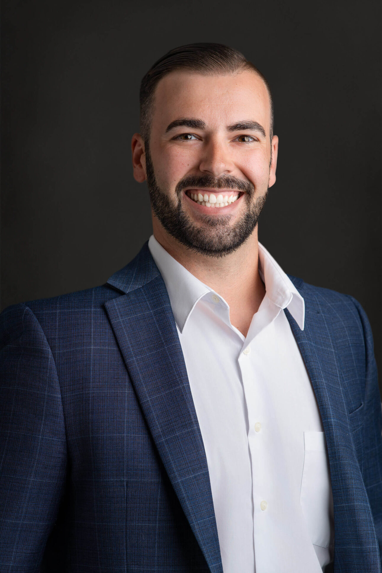Front-Room-Studios-Photo-Photography-Milwaukee-Best-Commercial-Professional-Headshot-Portrait-LinkedIn-Prepare