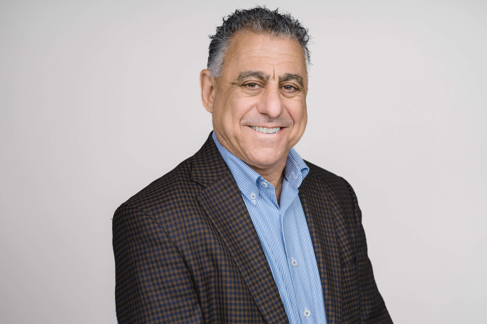 Front-Room-Studios-Photo-Photography-Milwaukee-Best-Commercial-Professional-Headshot-Portrait-LinkedIn-Prepare
