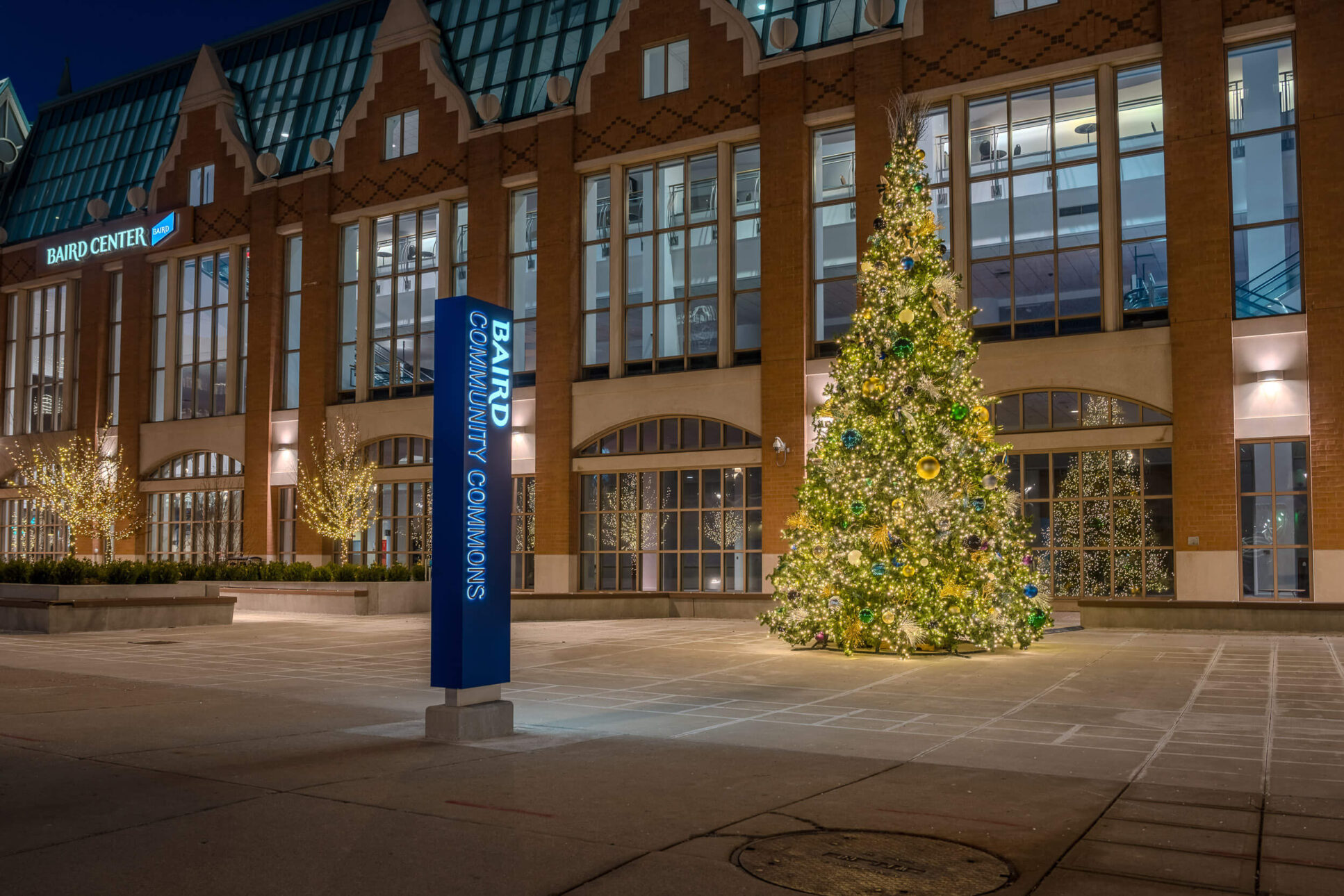 Front-Room-Studios-Photo-Video-Convention-Milwaukee-Baird-Center-Event-LBGTQ-Friendly-holiday-exterior-architecture-commons