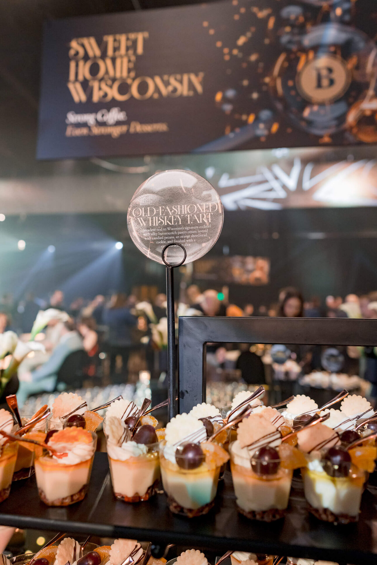 badger-liquor-90th-anniversary-milwaukee-event-photography-front-room-studios-decor