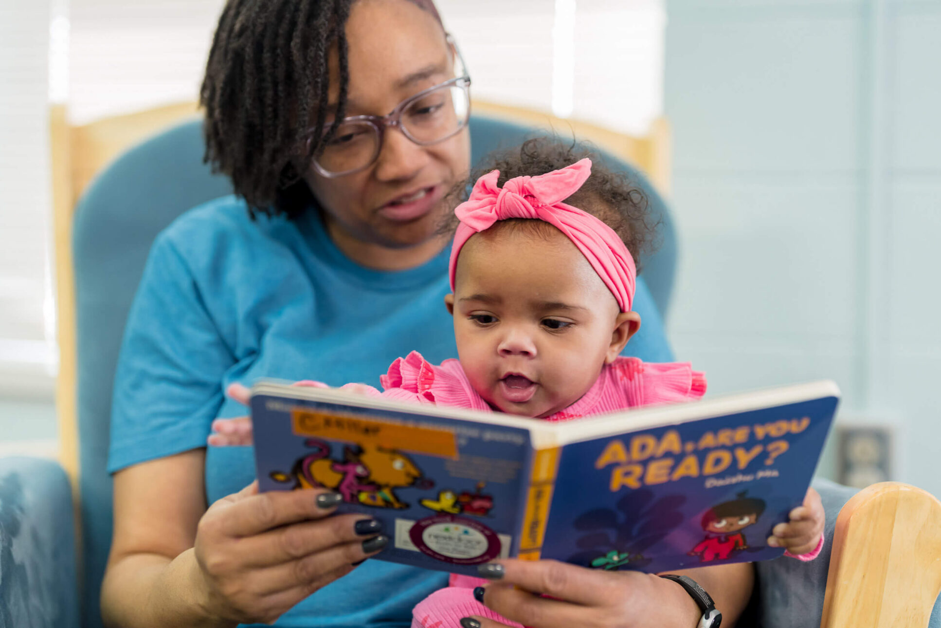 guided-candid-nonprofit-photography-milwaukee-infant-reading