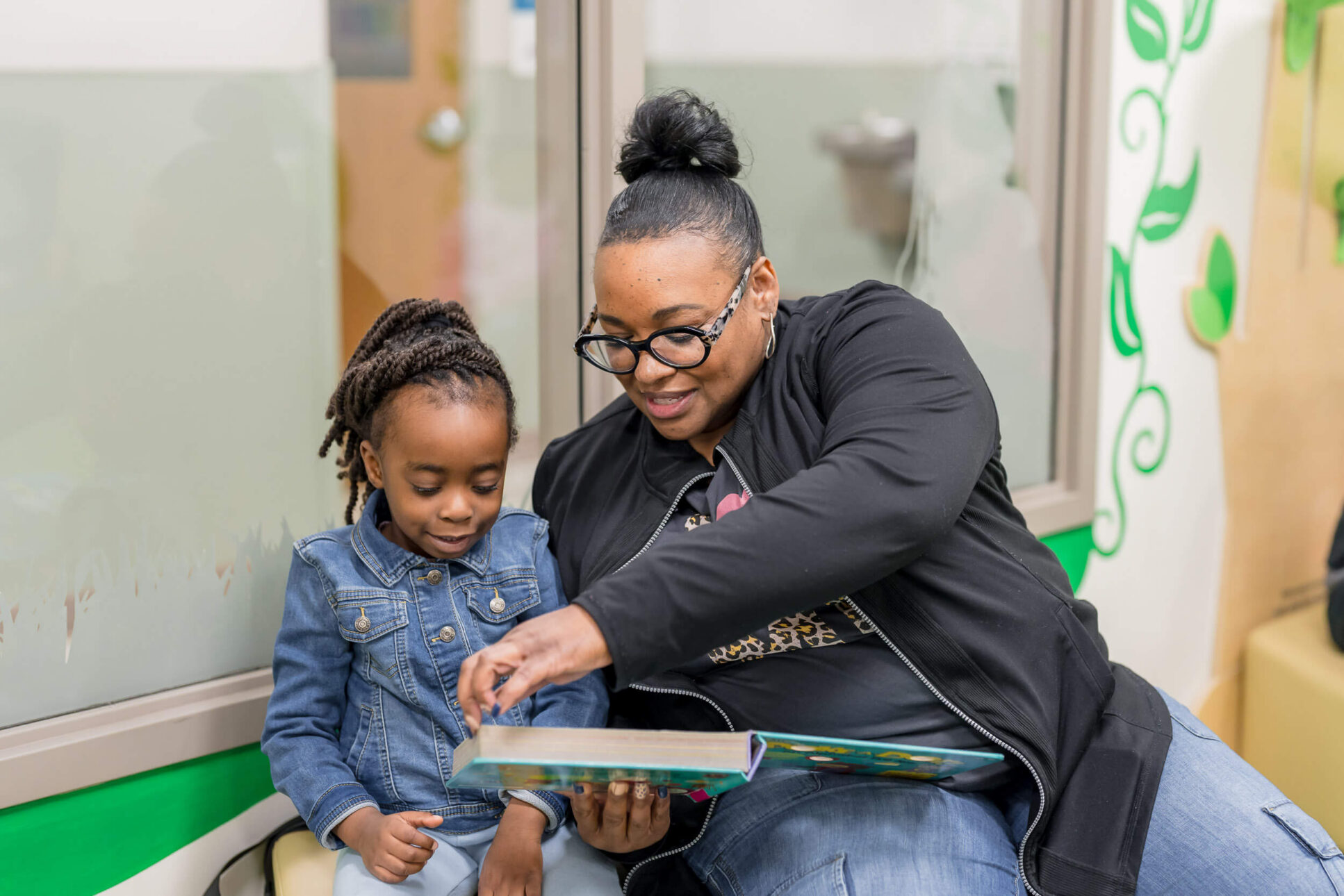 guided-candid-nonprofit-photography-milwaukee-reading